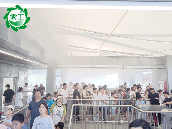 霧王噴霧降溫系統(tǒng)應用景觀廣場，低成本大霧量助力游客夏日清涼通行